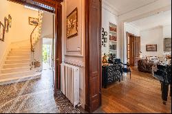 Prestigious Townhouse - 454 m² near Parc Bordelais