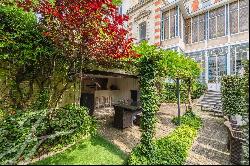 Prestigious Townhouse - 454 sqm near Parc Bordelais