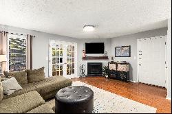 Picture Perfect Buckhead Condo - Fireplace and Flex Space