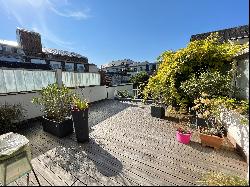 Heart of town - House from the 18th Century, 3 bedrooms possible 4.