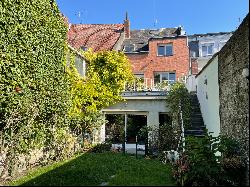 Heart of town - House from the 18th Century, 3 bedrooms possible 4.