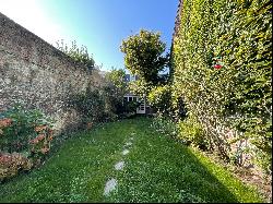 Heart of town - House from the 18th Century, 3 bedrooms possible 4.