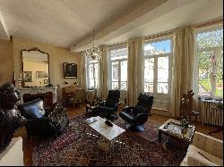 Heart of town - House from the 18th Century, 3 bedrooms possible 4.