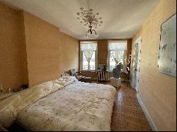 Heart of town - House from the 18th Century, 3 bedrooms possible 4.