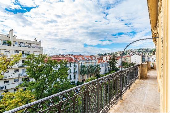 Bourgeois Apartment to Renovate in a Belle epoque Palace, Liberation - Nice