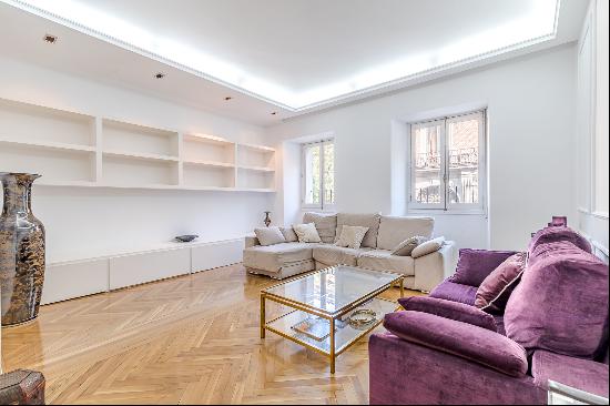 Apartment in Plaza de la Marina Española, Madrid