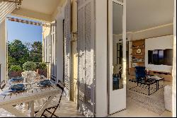 Live in the heart of Cannes Montrose in an exceptional apartment with sea view