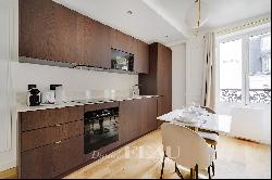 Paris 7th District - Rue Cler - Saint Dominique - Two-room apartment in perfect condition