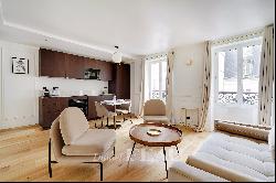 Paris 7th District - Rue Cler - Saint Dominique - Two-room apartment in perfect condition