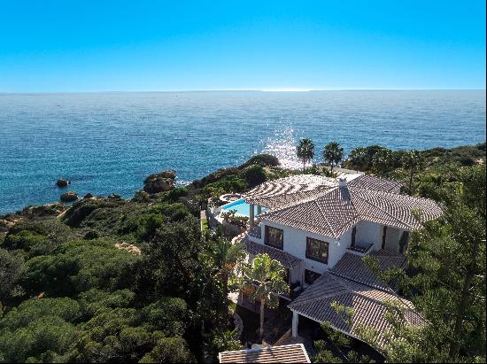 Oceanfront villa in Albufeira