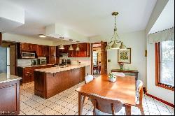 16620 Mohican Trail, Chagrin Falls OH 44023