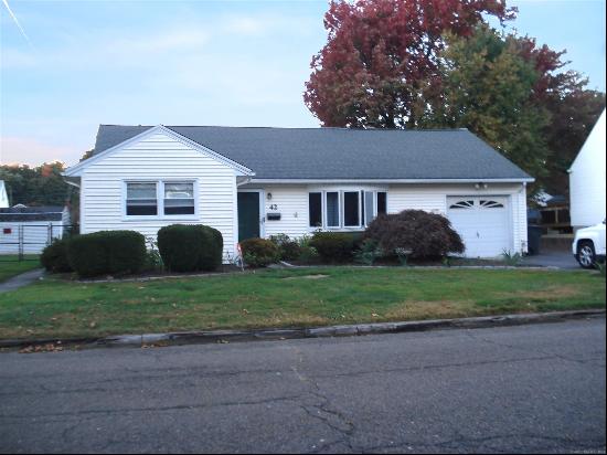 42 Elmsford Road, Bridgeport CT 06606