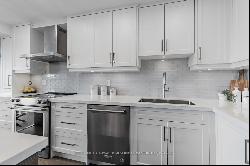 270 Scarlett Rd Unit 611, Toronto ON M6N4X7