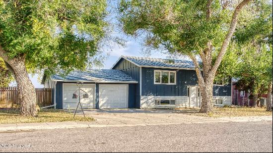 708 Apricot St, Gillette WY 82716