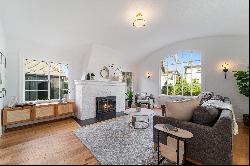 Handsome Residence by Lake Merritt. Live Close to Everything!