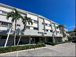 462 Golden Isles Dr Unit 311, Hallandale Beach FL 33009