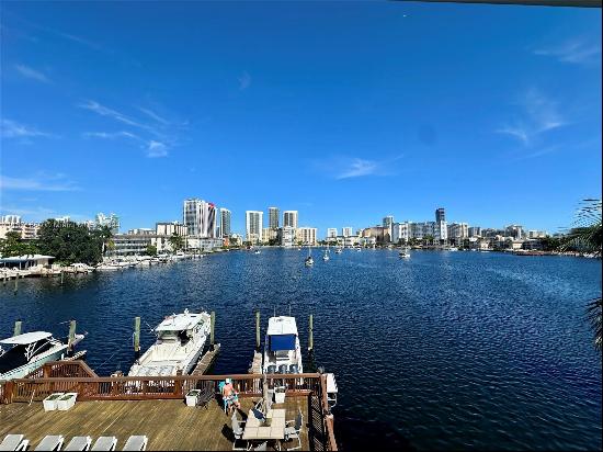 462 Golden Isles Dr Unit 311, Hallandale Beach FL 33009