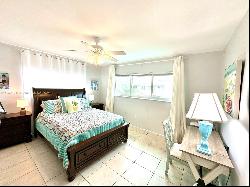 462 Golden Isles Dr Unit 311, Hallandale Beach FL 33009