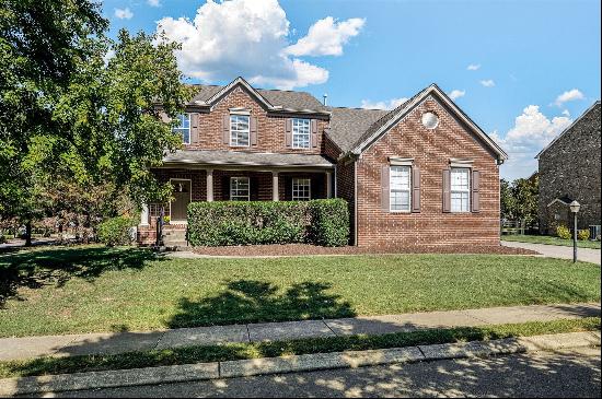 1001 Golden Leaf Ln, Hendersonville TN 37075