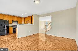 42682 Latrobe Street, Chantilly VA 20152