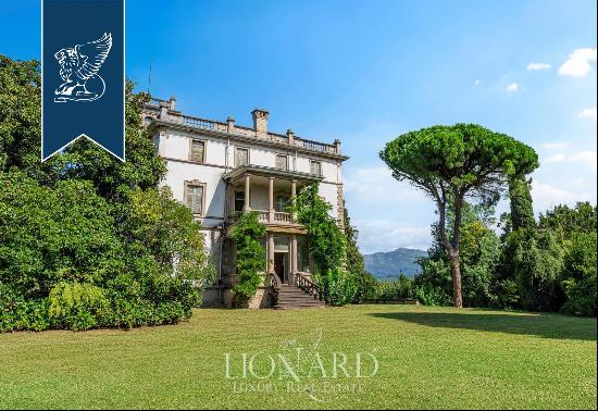 19th-century estate on four levels with a panoramic terrace for sale in the heart of Lomba