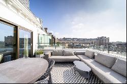 Modern two-bedroom apartment in Kensington