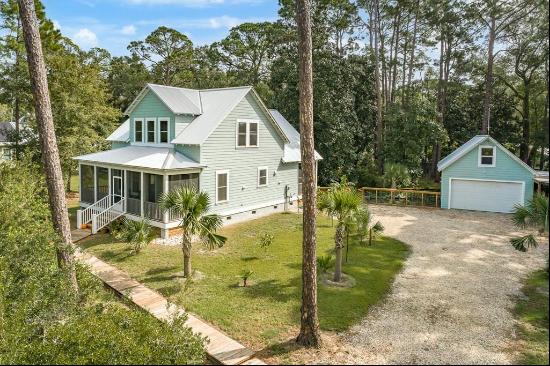 109 Bay Colony Way, Apalachicola FL 32320