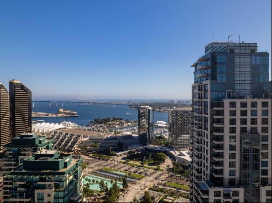 Pinnacle Marina Tower: Where Luxury Meets the Skyline in Downtown San Diego