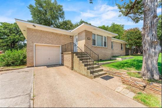 717 Buena Vista Drive, Hurst TX 76053