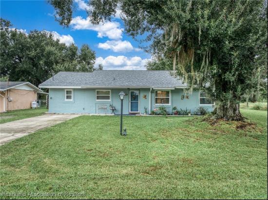 703 Lake Betty Drive, Lake Placid FL 33852