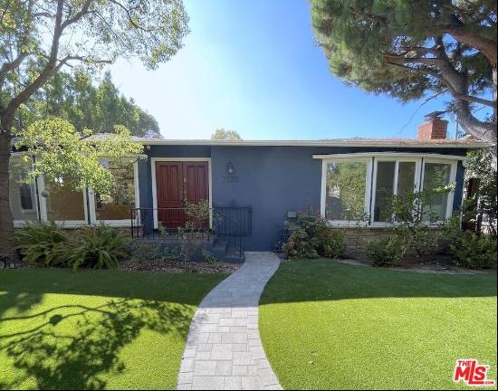 3735 Laurel Canyon Boulevard, Studio City CA 91604