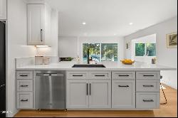 3735 Essex Street, Santa Barbara CA 93105