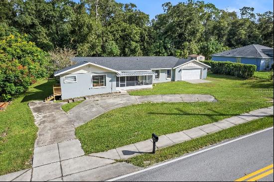 1049 W New York Avenue, Orange City FL 32763