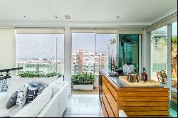 Duplex penthouse with views of the beach and Lagoa in Ipanema's golden quadrilat