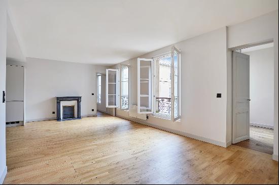 Paris 7th District - An elegant 3-bed apartment