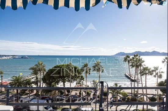 Cannes - Croisette - 6-room flat with panoramic sea view