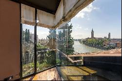 Panoramic penthouse with view of the Adige and Ponte Pietra