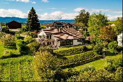 Architect-designed villa in an intimate setting 8 minutes from Morges