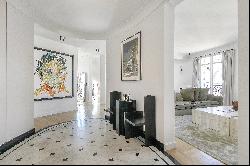 Paris 8th District – A magnificent 3/4 bed apartment