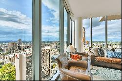 Skyline Serenity: Spacious Condo at the Grand Hyatt Hotel