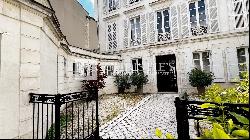 Private mansion with magnificent garden in the heart of La Rochelle