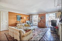 Paris 9th District – An elegant 3-bed apartment