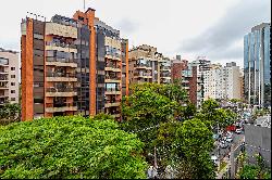 Apartment in a prime location with green views