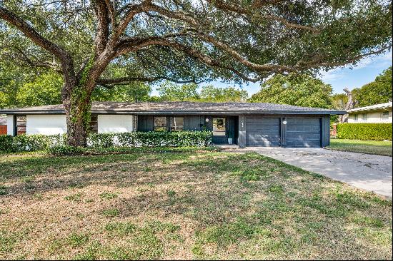 Beautifully Modern in Ridglea Hills