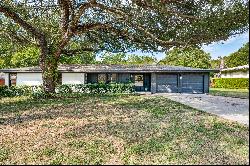 Beautifully Modern in Ridglea Hills