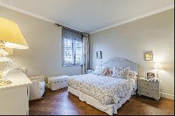 Spacious and elegant apartment in a classic building near Paseo de Gracia