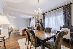 Spacious and elegant apartment in a classic building near Paseo de Gracia