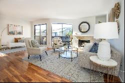 Stunning Townhome in the Heart of Greenbrae