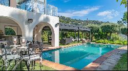 Charming villa with swimming pool near city center