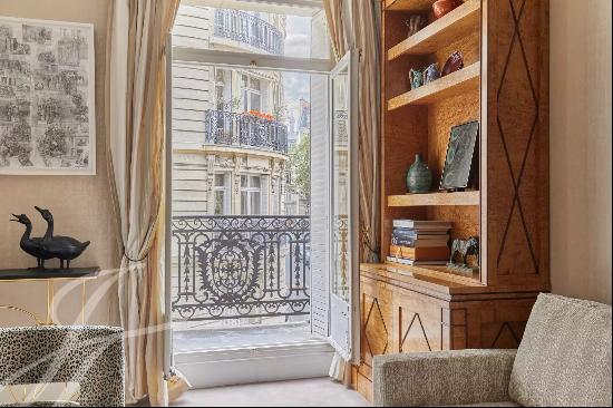 Victor Hugo- Henri Martin 4 bedrooms apartment